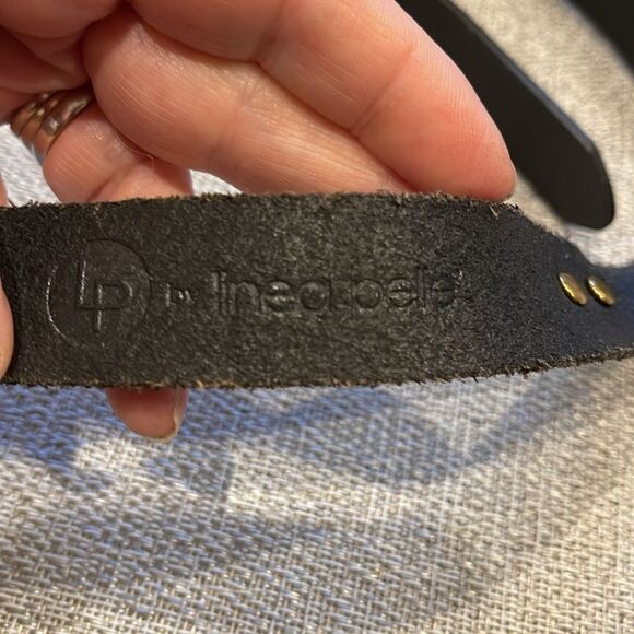 Linea Pelle belt with bumble bees around the belt. - Picture 3 of 3